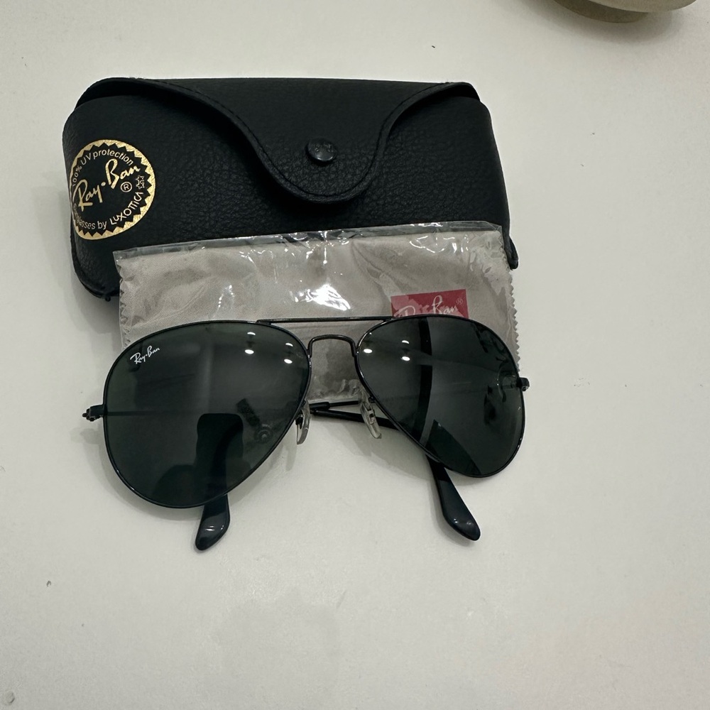 Ray-Ban Black Aviator Sunglasses